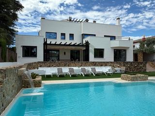 Maison à San Francisco. Exclusiva villa pareada de 400 m con piscina climatizada