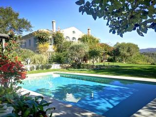 Mas à Villamartín. Casa rural con pozo, piscina, instalación solar y huerta
