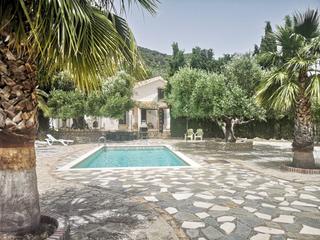 Masia a Zahara. Finca rústica con piscina