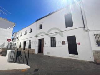 Masia a Zahara. Casa de pueblo con patio y terraza.