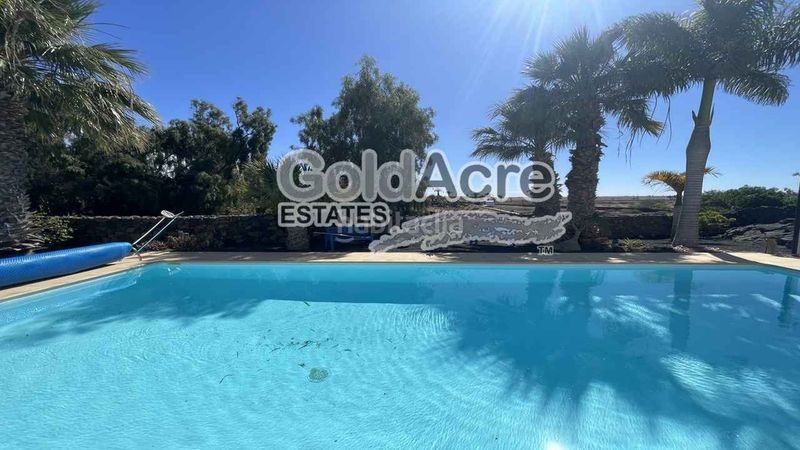 Foto a00f719e-e128-430e-a906-24e2dcfc705a. Casa a El Cotillo Oliva (La)