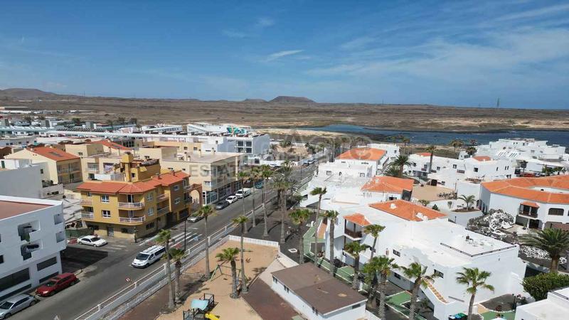 Foto e6fc7c1d-caf2-40bd-be51-c9edf89a1398. Apartamento en Corralejo Oliva (La)