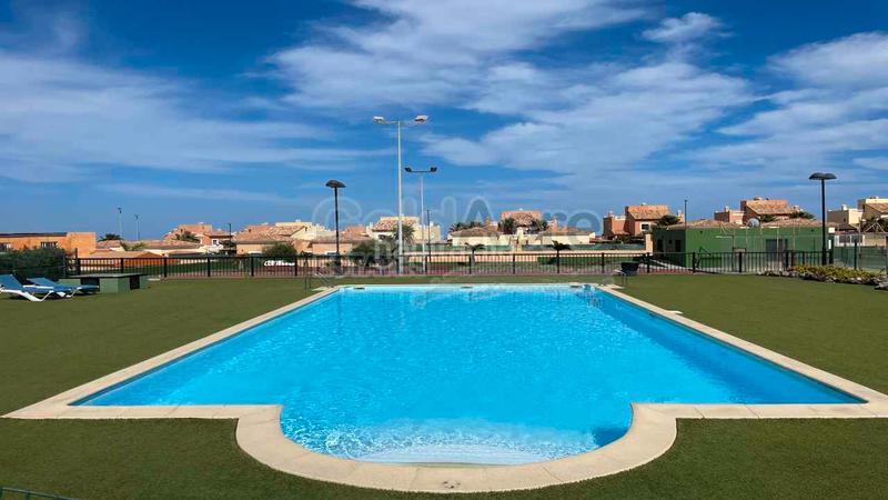Foto e9ed9984-519d-4c16-afe1-72c669643b9e. Dúplex en Corralejo Oliva (La)