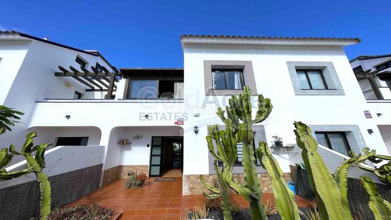 Foto 68c2dc08-d004-4ad2-8acf-29b6f852699d. Zweistöckige wohnung in Corralejo Oliva (La)