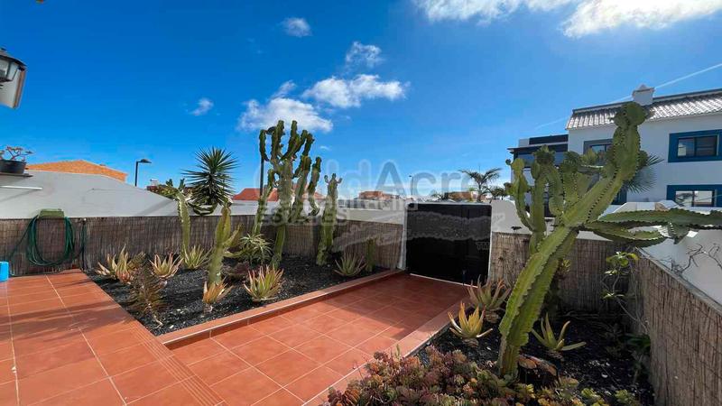 Foto ceae692d-bc02-4b13-bb2f-fcd239de212b. Zweistöckige wohnung in Corralejo Oliva (La)