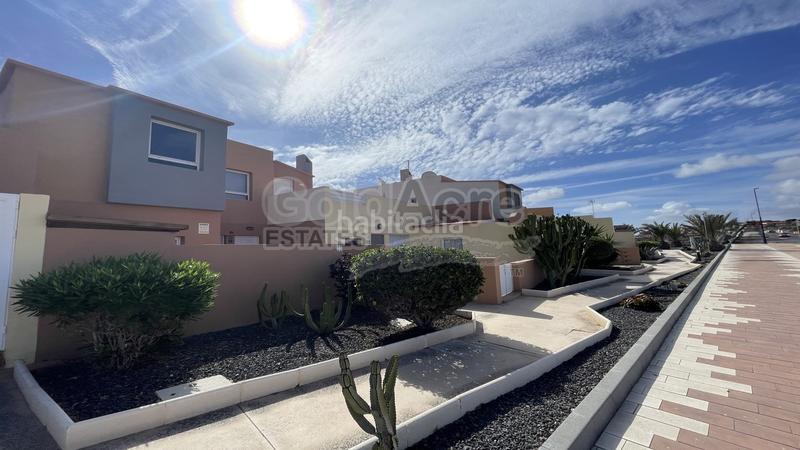 Foto 64f96d01-96e0-4f8d-87a9-f5c8304e59db. Apartamento en Corralejo Oliva (La)
