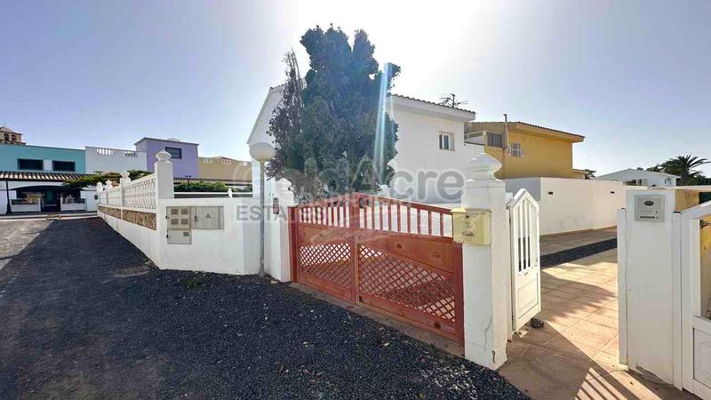 Foto 850e1ede-8a40-4a23-8cb4-3c8b4a08034a. Casa en Corralejo Oliva (La)