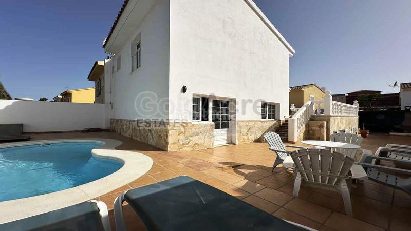 Foto d5dd5cc2-dec7-4321-b3da-9e3cc39f02ec. Casa en Corralejo Oliva (La)