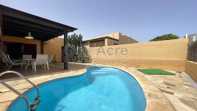 Foto 818c2dba-38f5-4630-8e3d-ab91c0e43944. Casa en Corralejo Oliva (La)