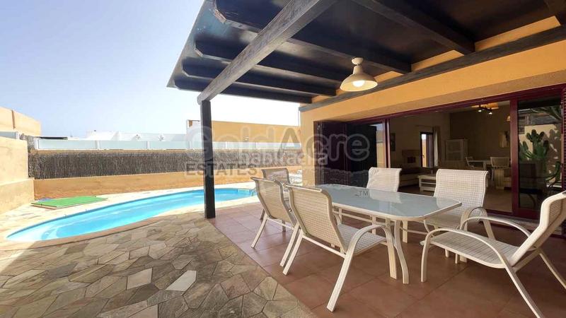 Foto a8d43eb0-bdca-44a5-b15f-0d48344b292f. Casa en Corralejo Oliva (La)