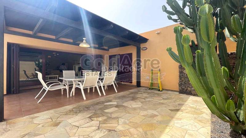 Foto d6f6e07f-3b1f-4b23-9390-6ed5944f24d4. Casa en Corralejo Oliva (La)