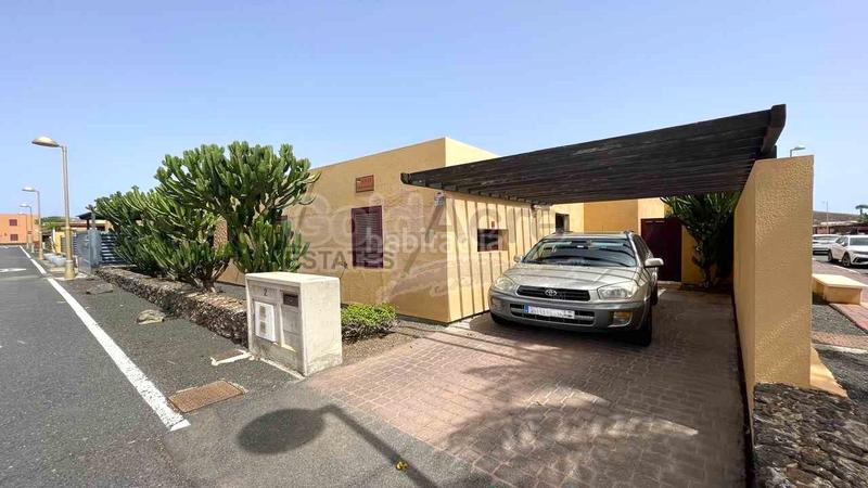 Foto d8ad21f7-a6a6-447d-929c-634e961031a3. Casa en Corralejo Oliva (La)