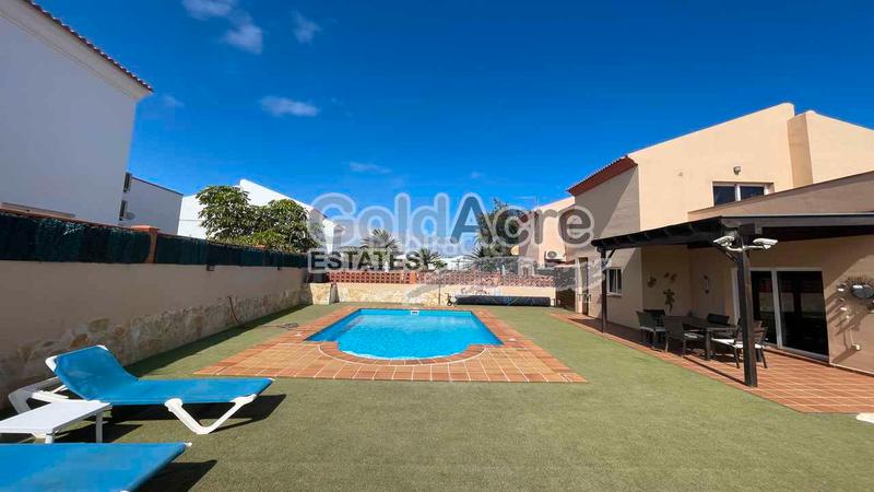 Foto 24c15292-c348-4a4e-b050-0cdc1287d676. Casa en Corralejo Oliva (La)