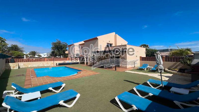 Foto 56d69898-71fb-40bf-be68-353ffeaf279a. Casa en Corralejo Oliva (La)