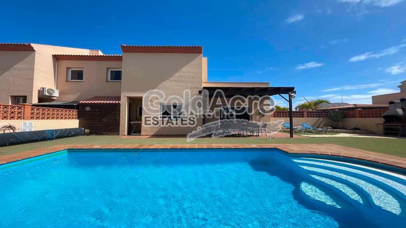Foto 8566728f-7fdb-4abe-bce5-31c3229a8887. Casa en Corralejo Oliva (La)