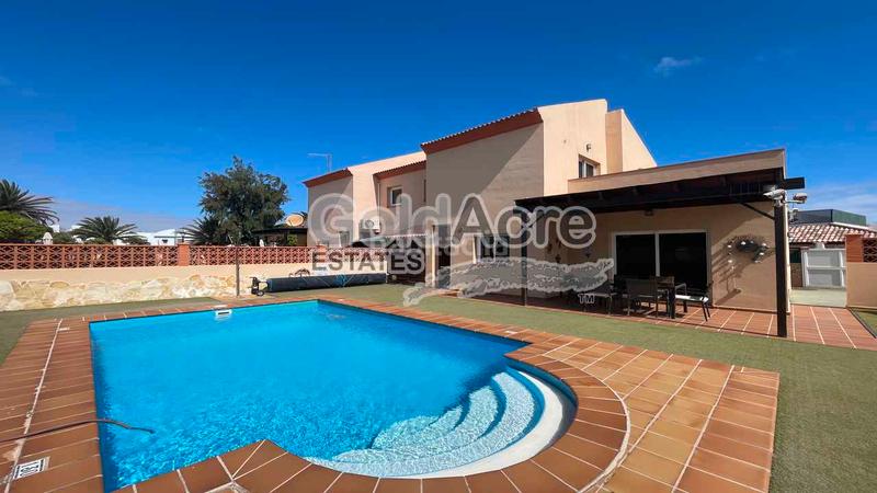 Foto 9cf52bec-72c3-4cbb-8e1b-53841bb51b81. Casa en Corralejo Oliva (La)