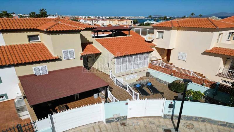 Foto 7a95db0f-47d6-46d2-b2af-a4a3d2952728. Casa en Corralejo Oliva (La)
