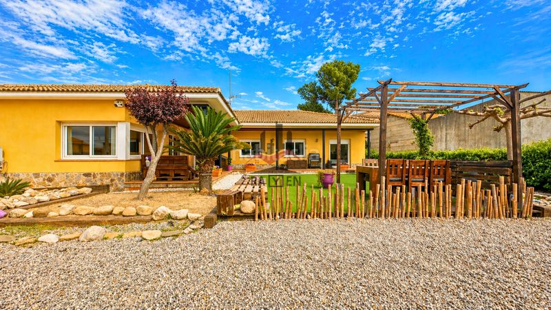 Foto 409e9c18-260d-4523-9ed0-03a6c685f340. Casa amb calefacció aparcament a Peralada