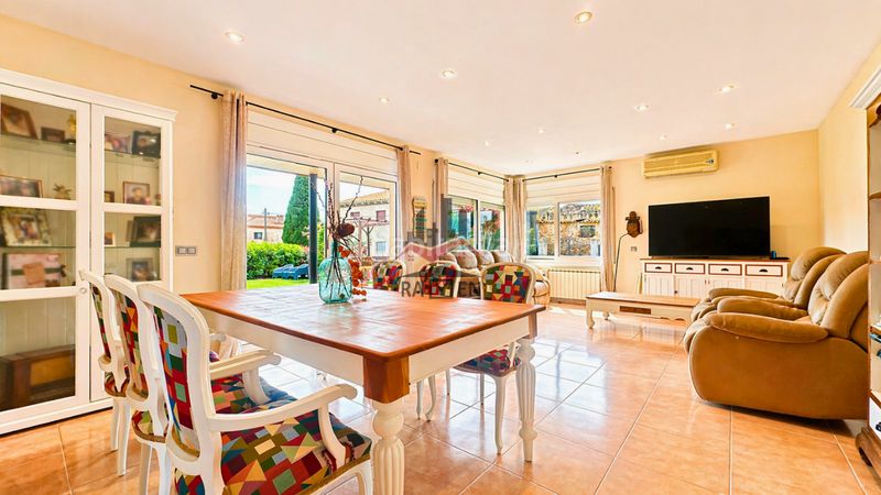 Foto fc0842bd-b5ff-4ed5-8d35-1a1989a56a32. Casa amb calefacció aparcament a Peralada