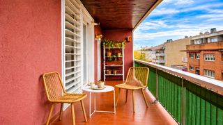 Lloguer Pis a Creu de la Mà. Amplio piso de 3 habitaciones dobles con balcón en excelente zon
