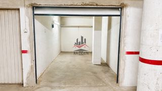 Parking voiture à Creu de la Mà. Plaza de garaje cerrada de 24 m situada en zona de creu de la mà