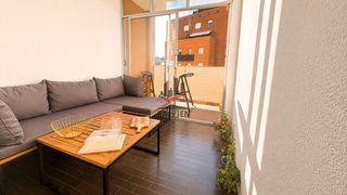 Flat in Eixample-Horta Capallera. Luz natural, amplitud y una terraza para disfrutar cada día.