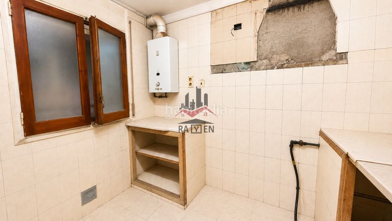 Foto b5421c55-1eea-448e-a638-93aa469d8f29. Local comercial a rocabertí 39 a Creu de la Mà Figueres