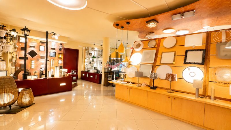 Foto c2d3ec1e-c73a-4d45-a3ab-b1b36a756a57. Local comercial a Centre Figueres