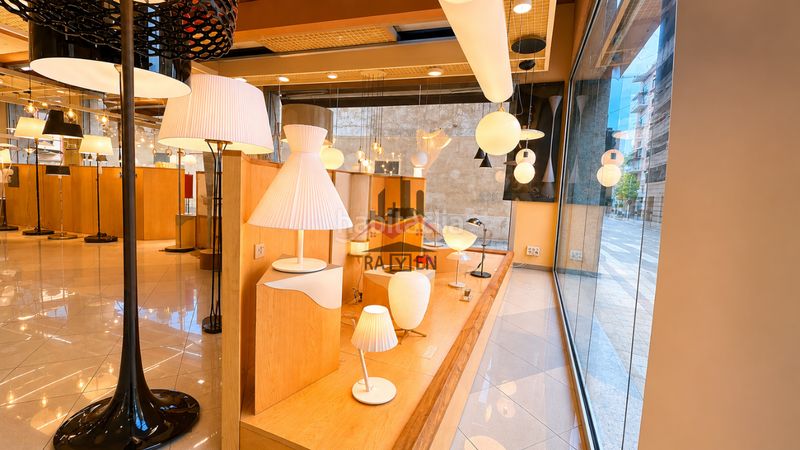 Foto cb1fbb5f-4da5-4fa4-8562-6a8d2bcf6f7c. Local comercial a Centre Figueres