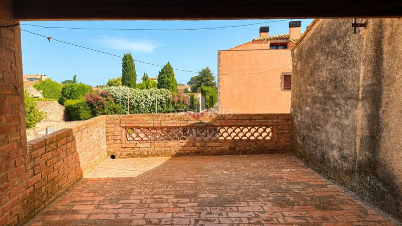 Foto c4f14c21-fe8c-4d60-b831-5d4ac057584e. Casa adossada amb aparcament a Riumors