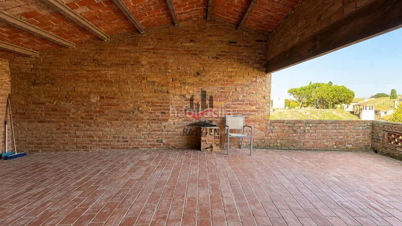 Foto 41fcdfde-6927-4aa3-b434-8a56e6780974. Casa adossada amb aparcament a Riumors