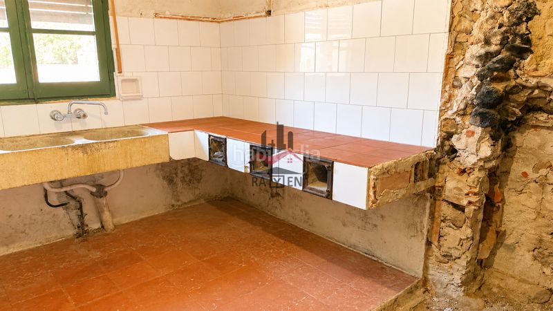 Foto c0b92b36-d3a5-4b35-9aa2-4ca7e8e973cb. Casa adossada amb aparcament a Riumors