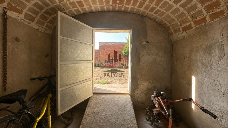 Foto c8b0c403-a5f7-481a-9d95-1f281476fc8b. Casa adossada amb aparcament a Riumors