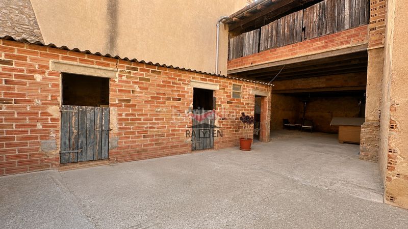 Foto e0fe7361-0870-483f-8457-c7f36fd25a7d. Casa adossada amb aparcament a Riumors