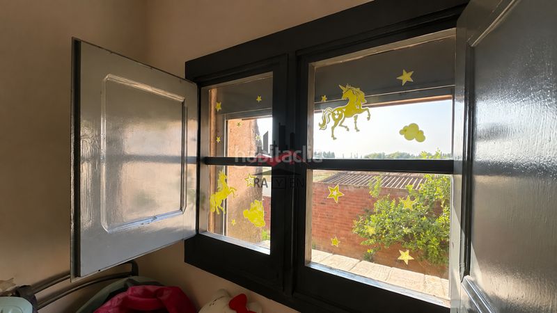 Foto f2be0216-9e34-4099-8f0b-4fed40dbd94c. Casa adossada amb aparcament a Riumors