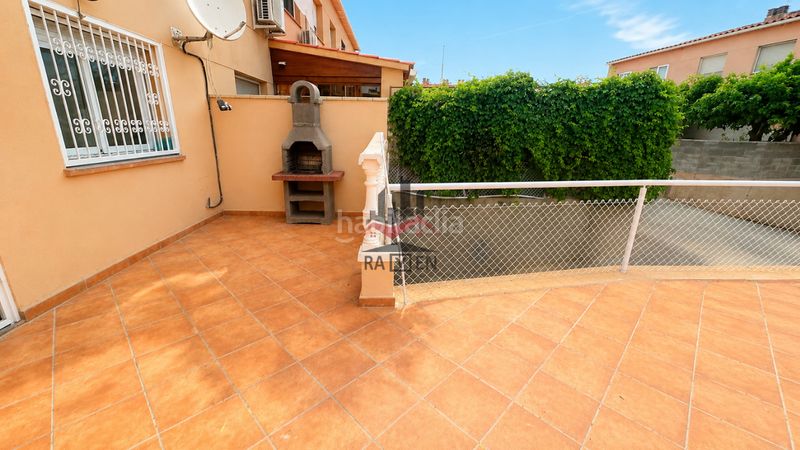 Foto 1d65f2ae-29d3-4326-a6a5-683602f0942a. Casa adossada amb calefacció aparcament a Poble Nou-Olivar Gran Figueres