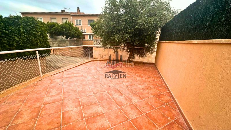 Foto 5eb9d2ca-f697-4c07-b928-5a819708b78b. Casa adossada amb calefacció aparcament a Poble Nou-Olivar Gran Figueres