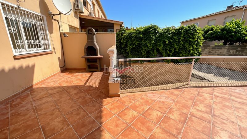 Foto db30b9b8-8506-41cf-97a1-7e011c33e0e1. Casa adossada amb calefacció aparcament a Poble Nou-Olivar Gran Figueres