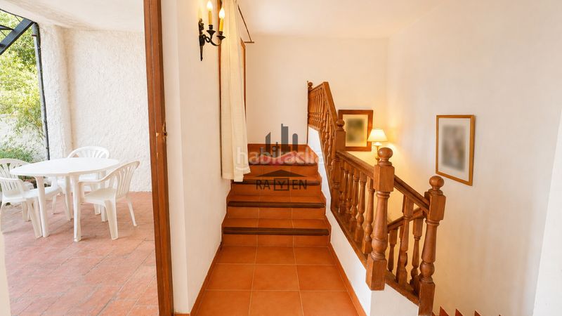 Foto a65e8b7e-d00d-4e54-955a-cef275175734. Masia amb aparcament a Pontós