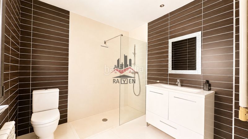 Foto 42ec9bcd-75ed-46fd-91f0-f6ccca20a0e1. Rent duplex with heating parking in Centre Figueres