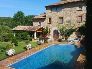 Masia a Cabanelles. Vive la esencia del campo catalán en una masía única en cabanell