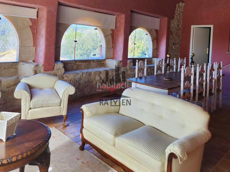 Foto ded9bf0f-49b6-4c3e-aa0c-9e816dfe6cc2. Masía vive la esencia del campo catalán en una masía única naturaleza, historia y confort en perfecta armonía. en Cabanelles