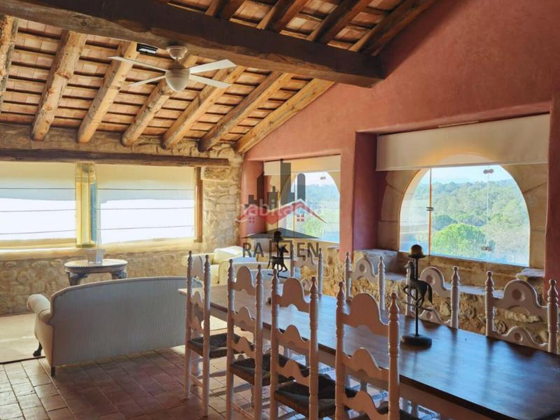 Foto ee157b60-81c7-4121-b1dc-eb48ba0b6c01. Masía vive la esencia del campo catalán en una masía única naturaleza, historia y confort en perfecta armonía. en Cabanelles