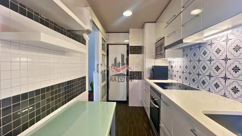 Foto 0b8d6105-c88a-441c-9847-1981805b8870. Dúplex  reformado con encanto, terraza esquinera y parking en Figueres