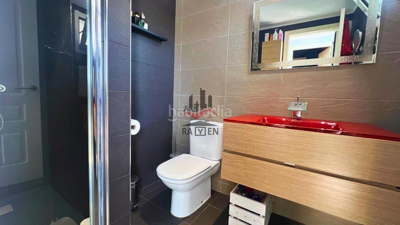 Foto 8bd7b035-98ac-4299-9fec-8a406a2afad8. Dúplex  reformado con encanto, terraza esquinera y parking en Figueres