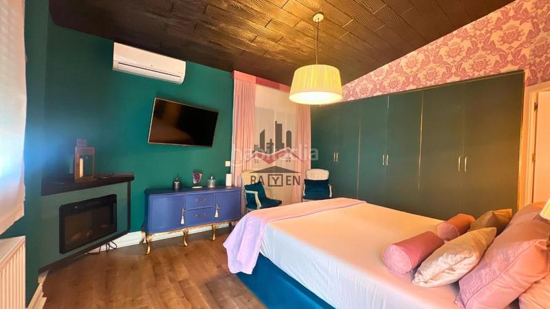 Foto a632490e-38fd-45ba-b0a7-de72e85412bd. Dúplex  reformado con encanto, terraza esquinera y parking en Figueres