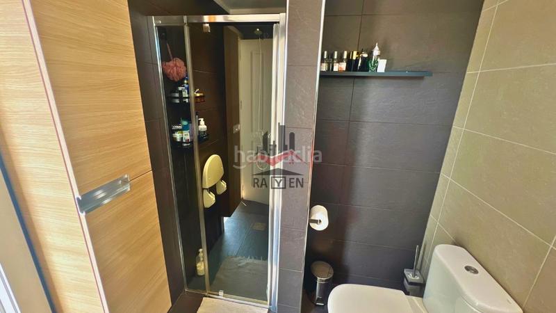 Foto f2c4490e-38a8-4507-ad95-f01530968f9d. Dúplex  reformado con encanto, terraza esquinera y parking en Figueres