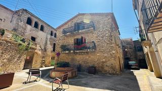 Masia  Del forn. Espacio, carácter y versatilidad en el corazón de peralada