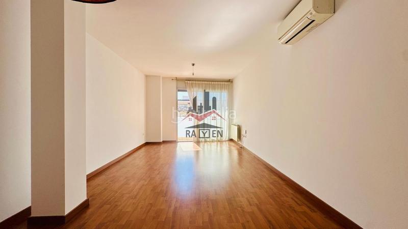 Foto 2075e451-5a35-4897-8bd1-2676979d906d. Dúplex ático dúplex único vive con amplitud y confort en el corazón en Figueres