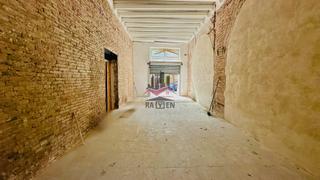 Location Local commercial  De vilallonga. Local comercial en alquiler en zona comercial de figueres.